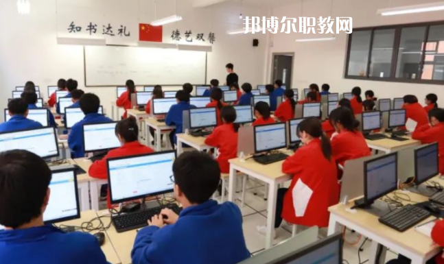 寧波市東坤職業(yè)高級中學地址在哪里，哪個地區(qū)，哪個城市?