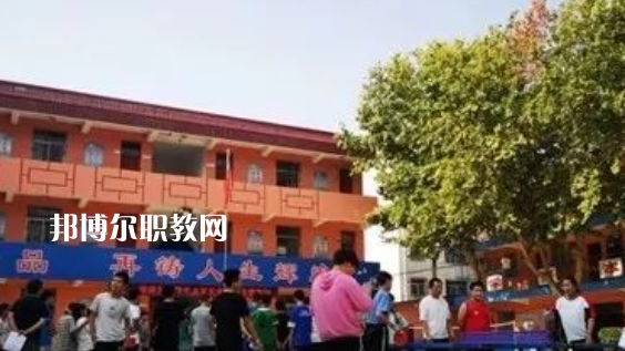 陜西渭南商貿(mào)技工學(xué)校地址，乘車(chē)路線