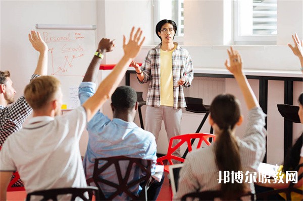 廣西哪里的中專(zhuān)學(xué)校能讀計(jì)算機(jī)平面設(shè)計(jì)專(zhuān)業(yè)