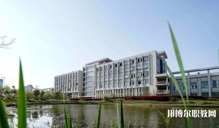 2024蕪湖汽車工程學(xué)校招生計(jì)劃 招生人數(shù)是多少(附要求、條件、對象)
