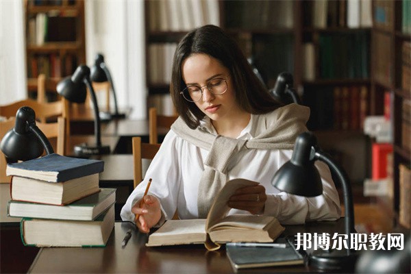 廣西哪里的職業(yè)學(xué)校能讀航空地勤(地勤、票務(wù)方向)專(zhuān)業(yè)