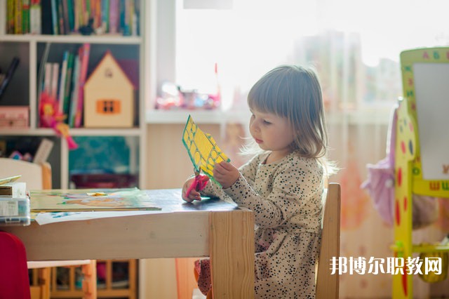 四川哪里的技工學校能讀美術(shù)設計與制作專業(yè)
