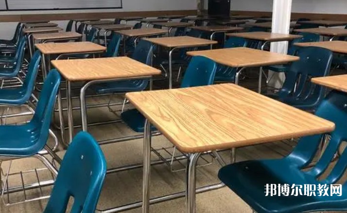 成都2025年鐵路學(xué)校中專升大?？际裁? width=